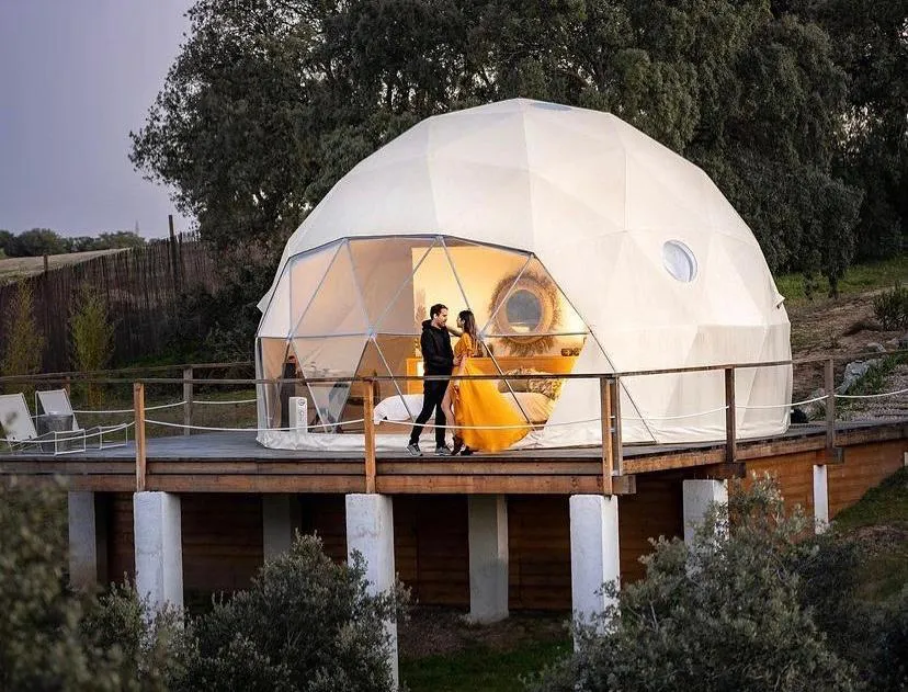 Claro de Luna Domes