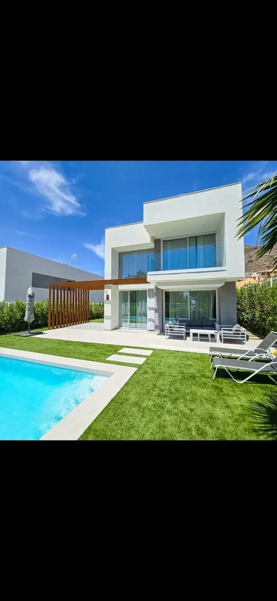 Villa moderna con piscina en Finestrat
