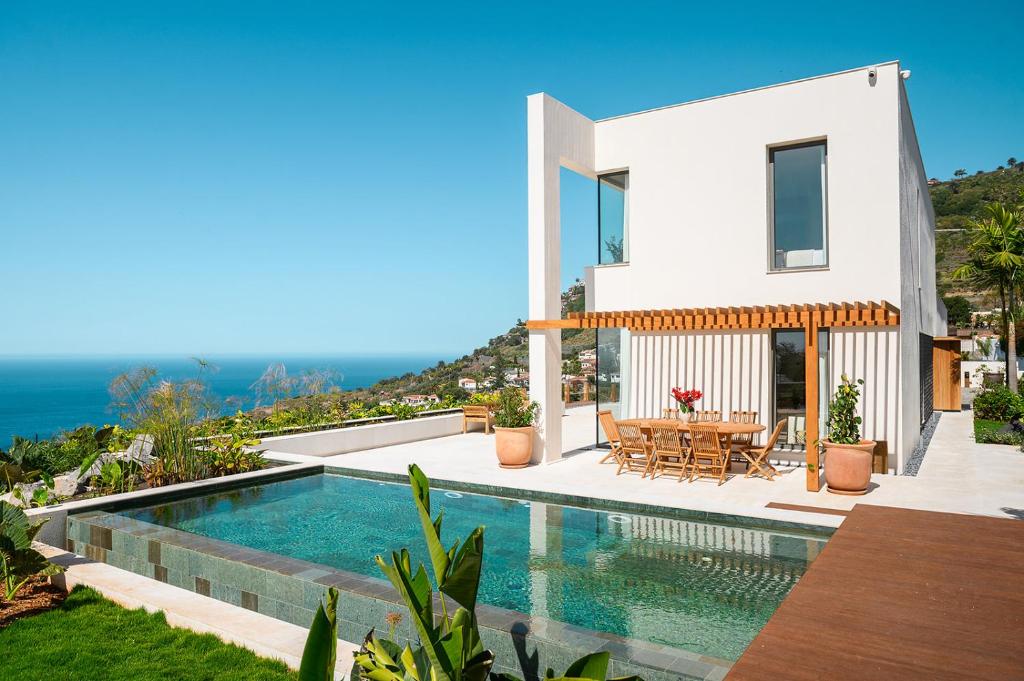 Serenity Villa on the Cliff