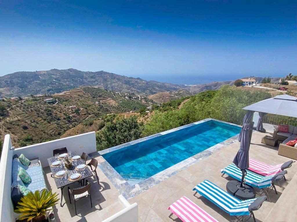 Villa de lujo con piscina infinita y jacuzzi